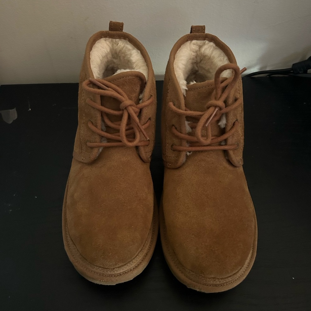 Like New Unisex Uggs